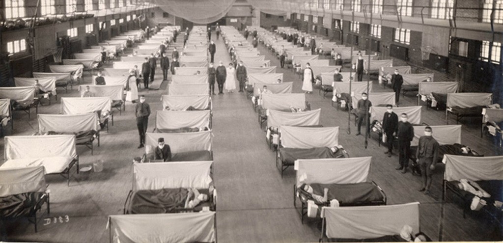 Photo of hospital beds in the 1918 flu epidemic.