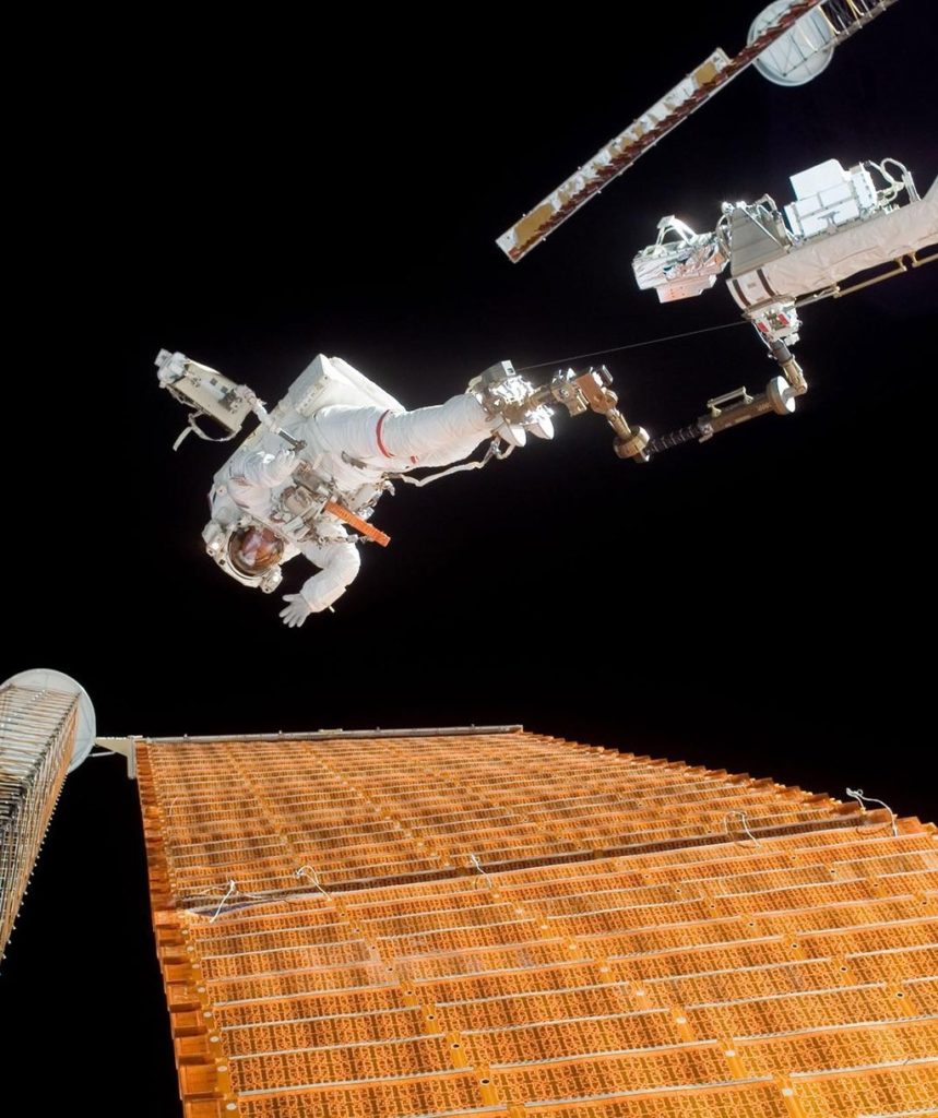 Scott Parazynski spacewalk above International Space Station