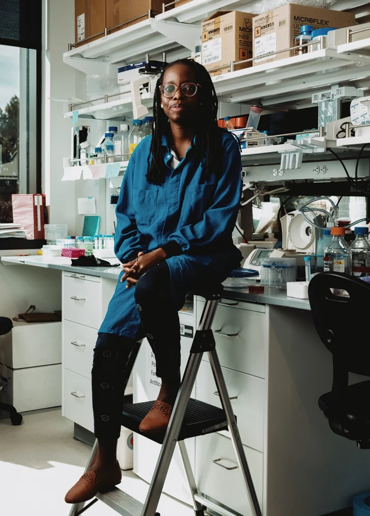 Photo of chemical biologist Laura Dassama in her lab